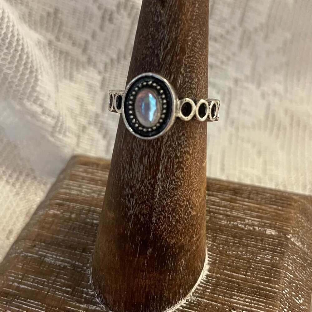 Opalescent Boho Ring — Silver-Tone, Oval Cabochon, Vintage-Inspired Size